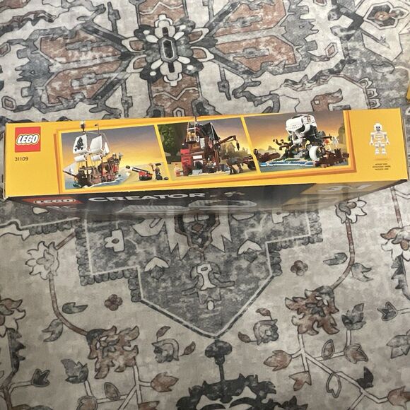 NISB LEGO Creator 3in1 31109 Pirate Ship 1260pc 4 Minifigures Shark Rebuild 9+ - Picture 3 of 13